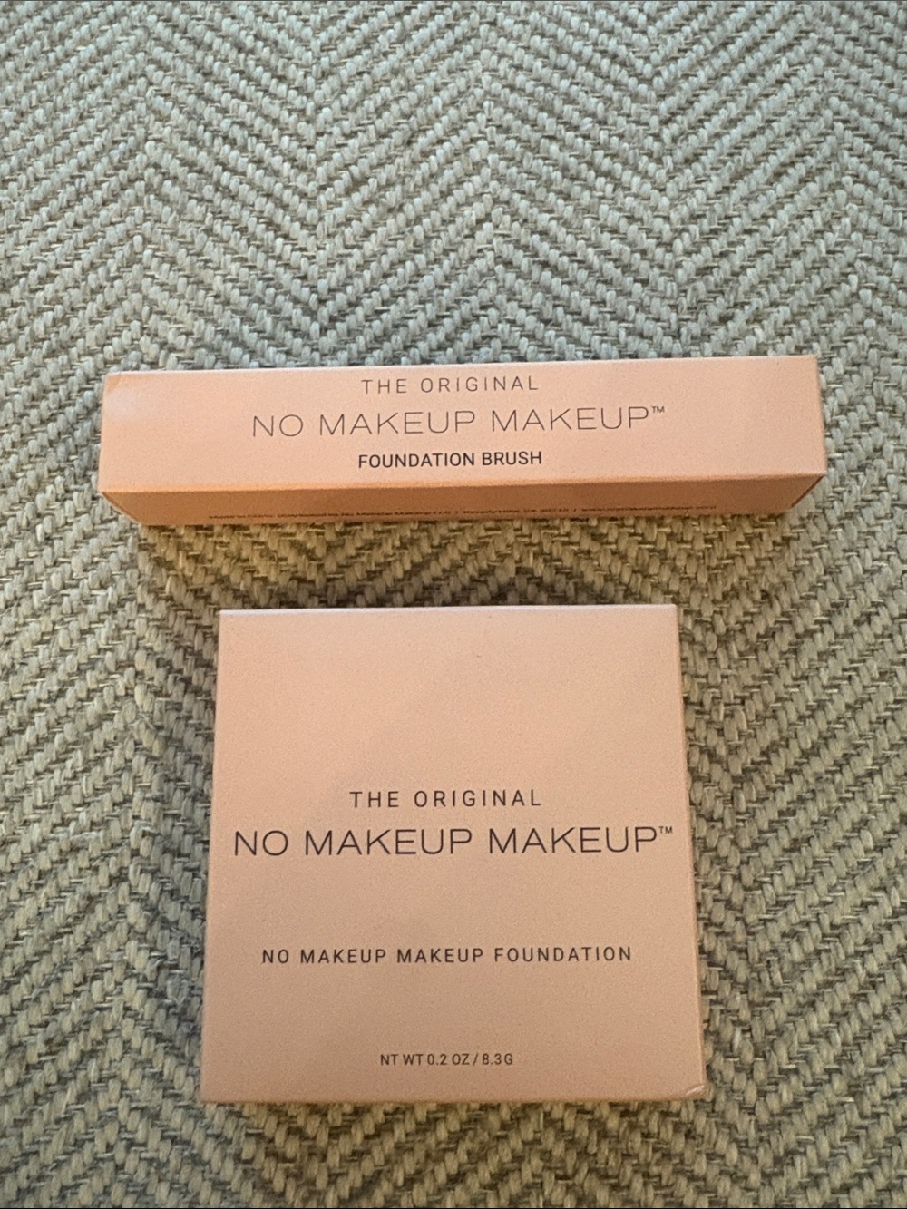 No Makeup Makeup Foundation and Brush - Light Medium